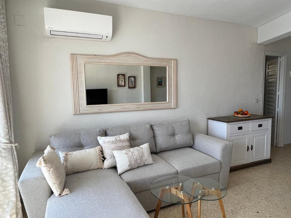 By The Beach, Sea View Appartement *