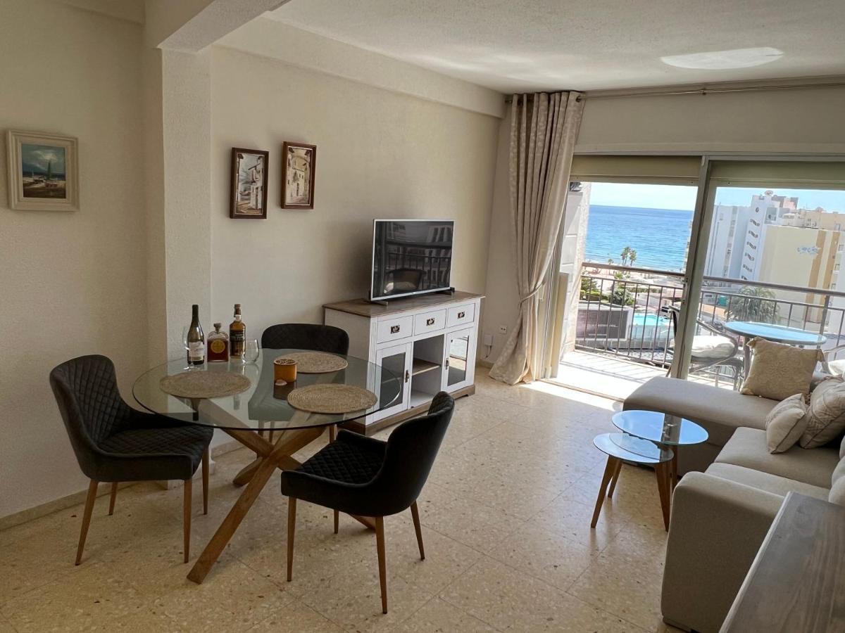By The Beach, Sea View Appartement *